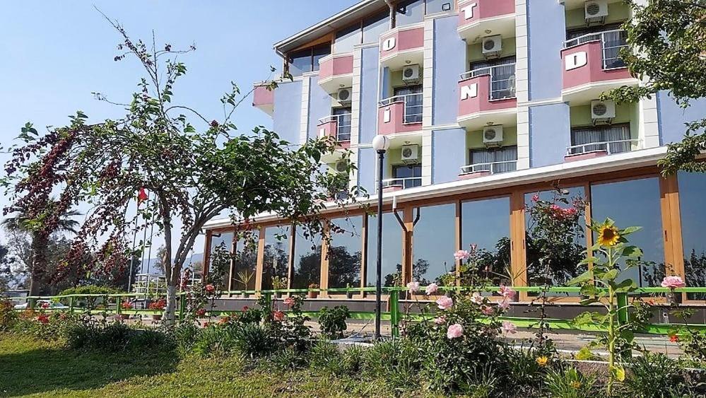 Linda Butik Otel Guemuelduer Smirne Esterno foto